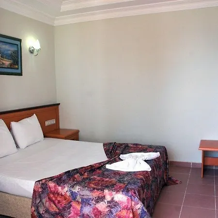 Best Beach Hotel 3* אלאניה