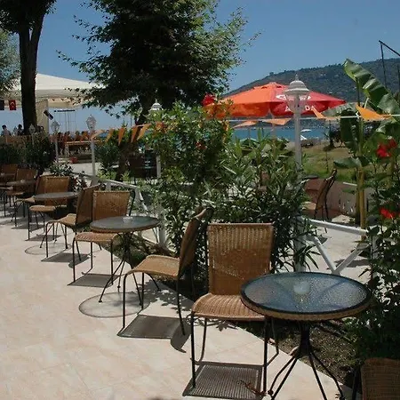 Best Beach Hotel 3* אלאניה